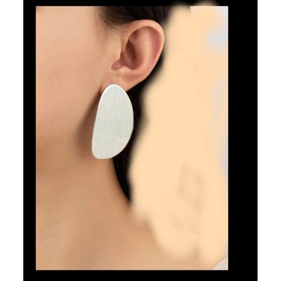 Big Silver stud earring statement bold large round metal chunky metal shiny - Picture 2 of 5